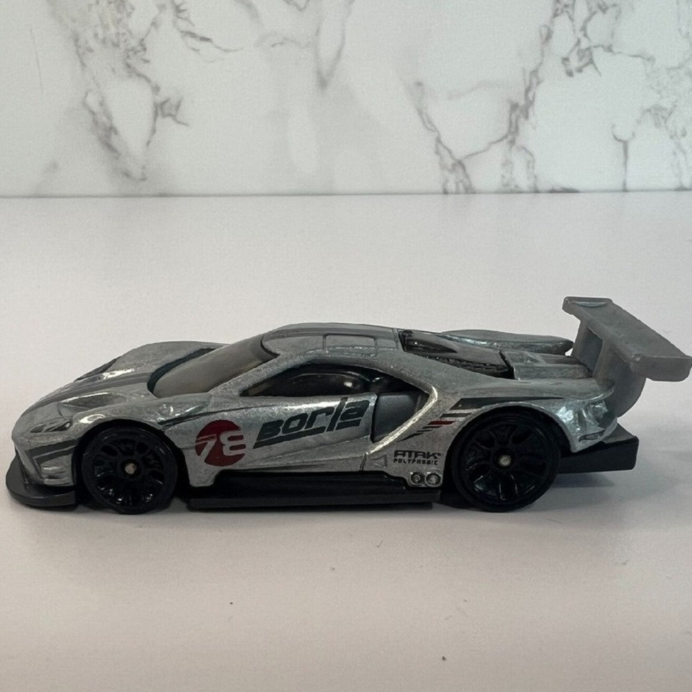 Hot Wheels DTW 92 2016 Ford GT Race 1/64 Grey Diecast, 3.25" Long, Collector Car